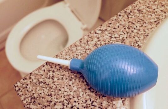 enema to eliminate parasites from the body